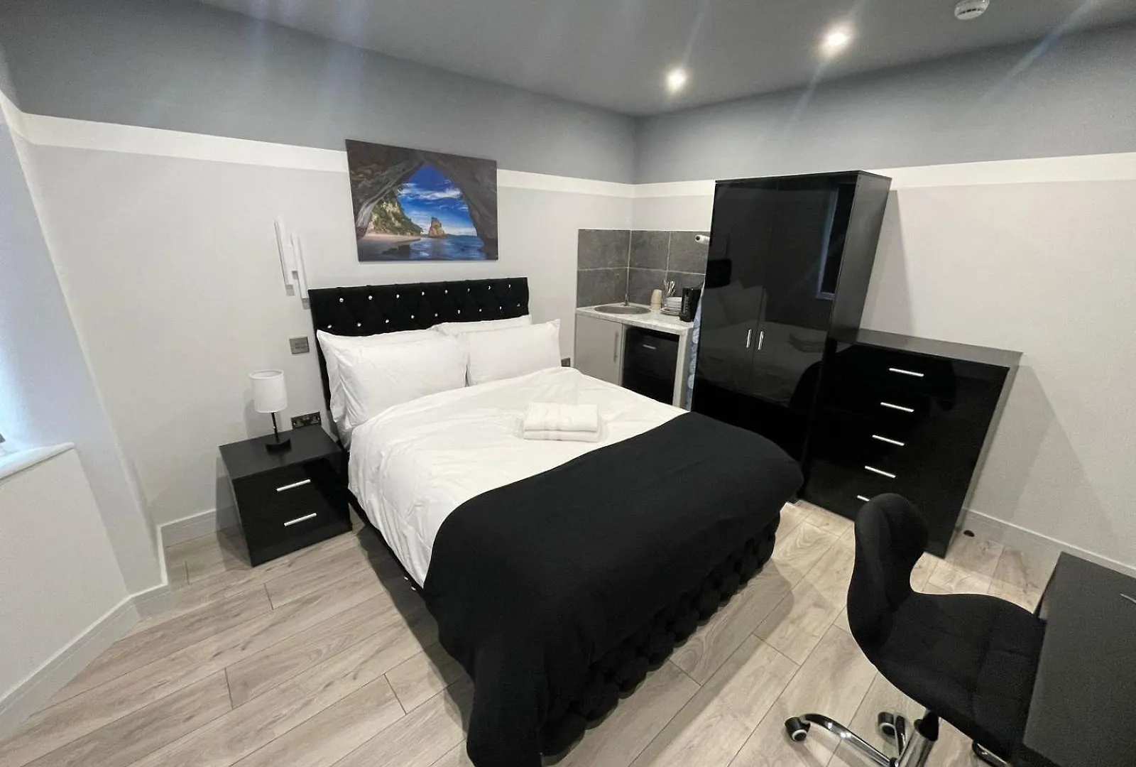Guest house Letzi Private En-Suite, Near Heathrow Airport T3 Hayes  United Kingdom