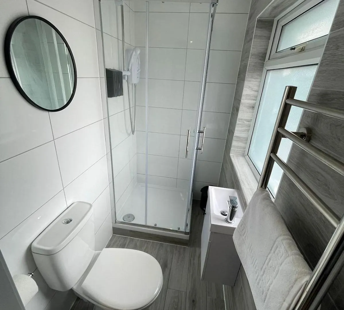 Guest house Letzi Private En-Suite, Near Heathrow Airport T3 Hayes