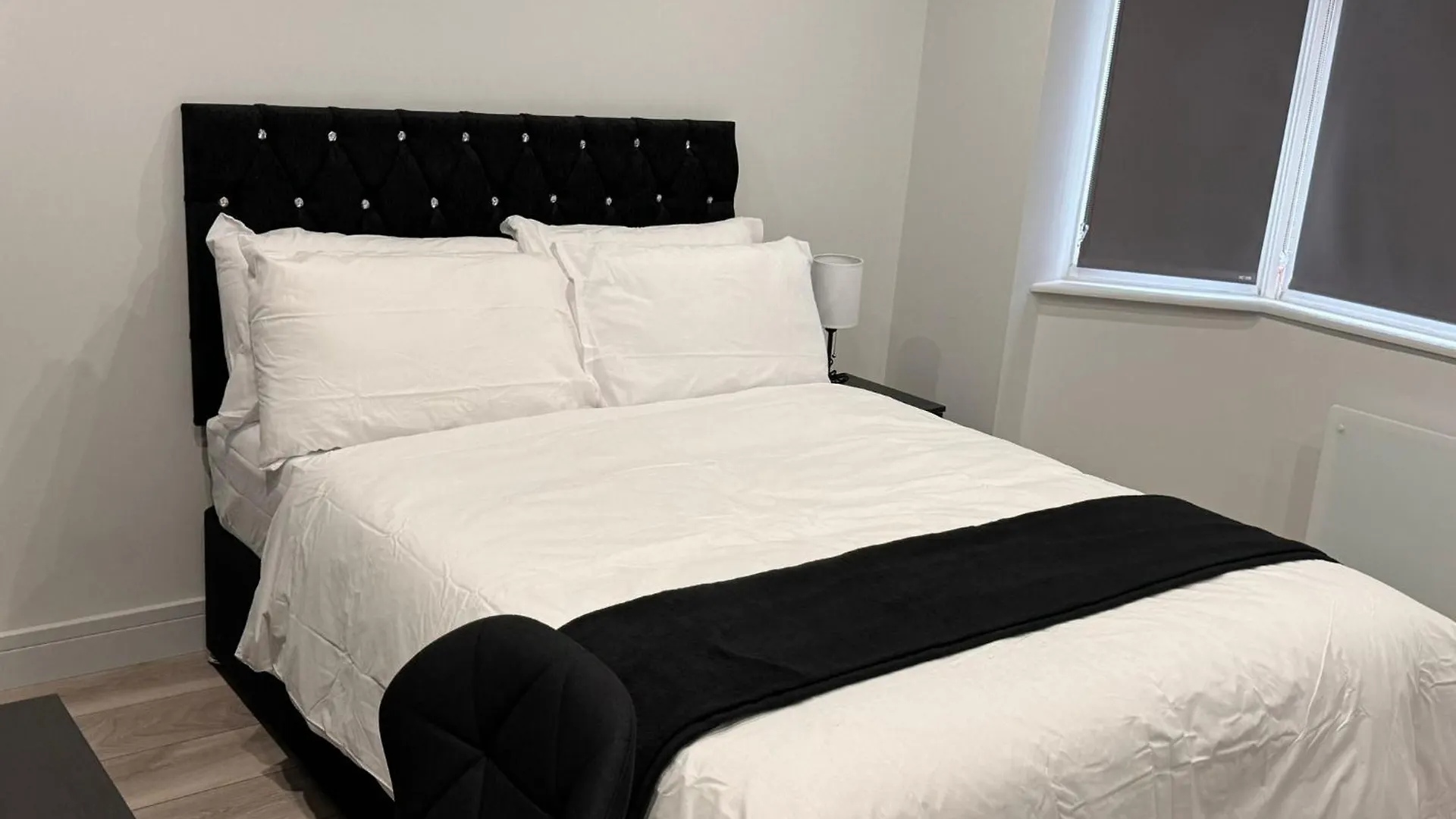 Guest house Letzi Private En-Suite, Near Heathrow Airport T3 Hayes