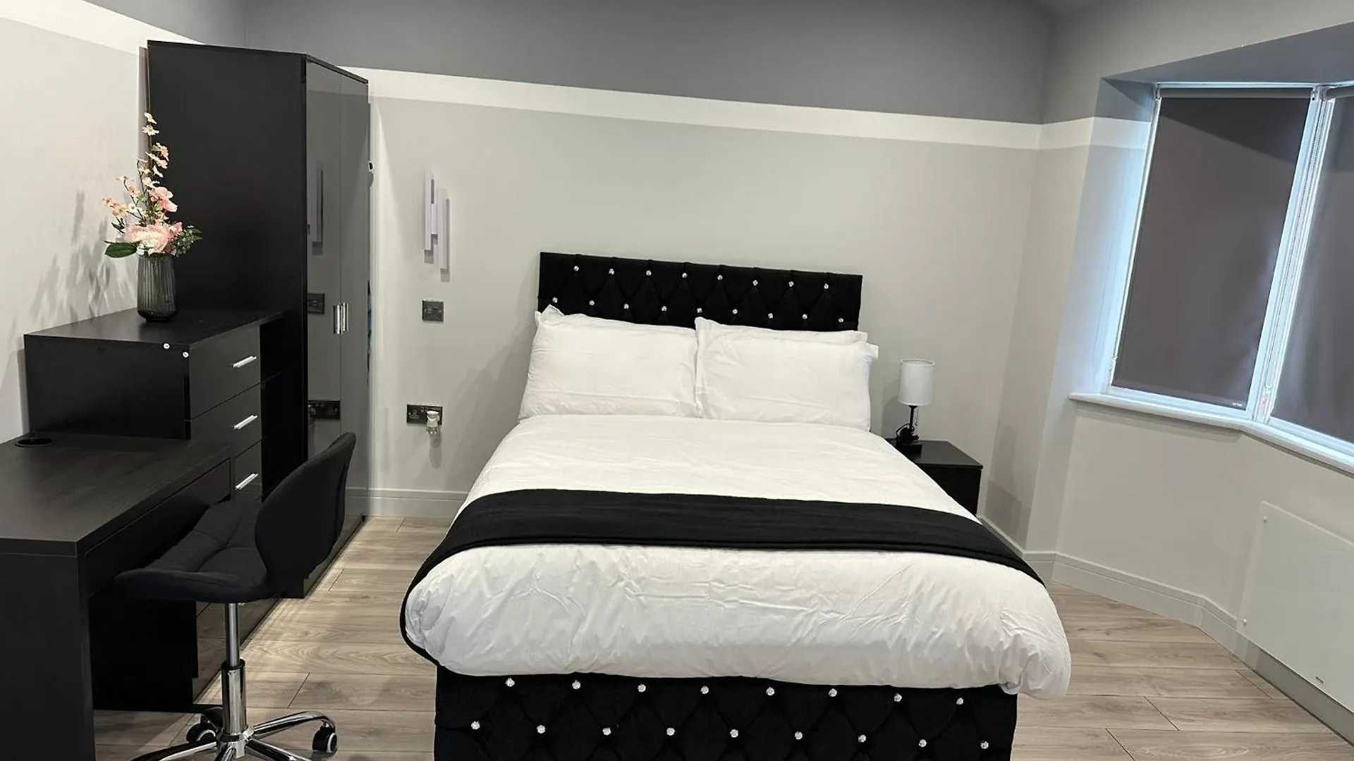 Letzi Private En-Suite, Near Heathrow Airport T3 Hayes