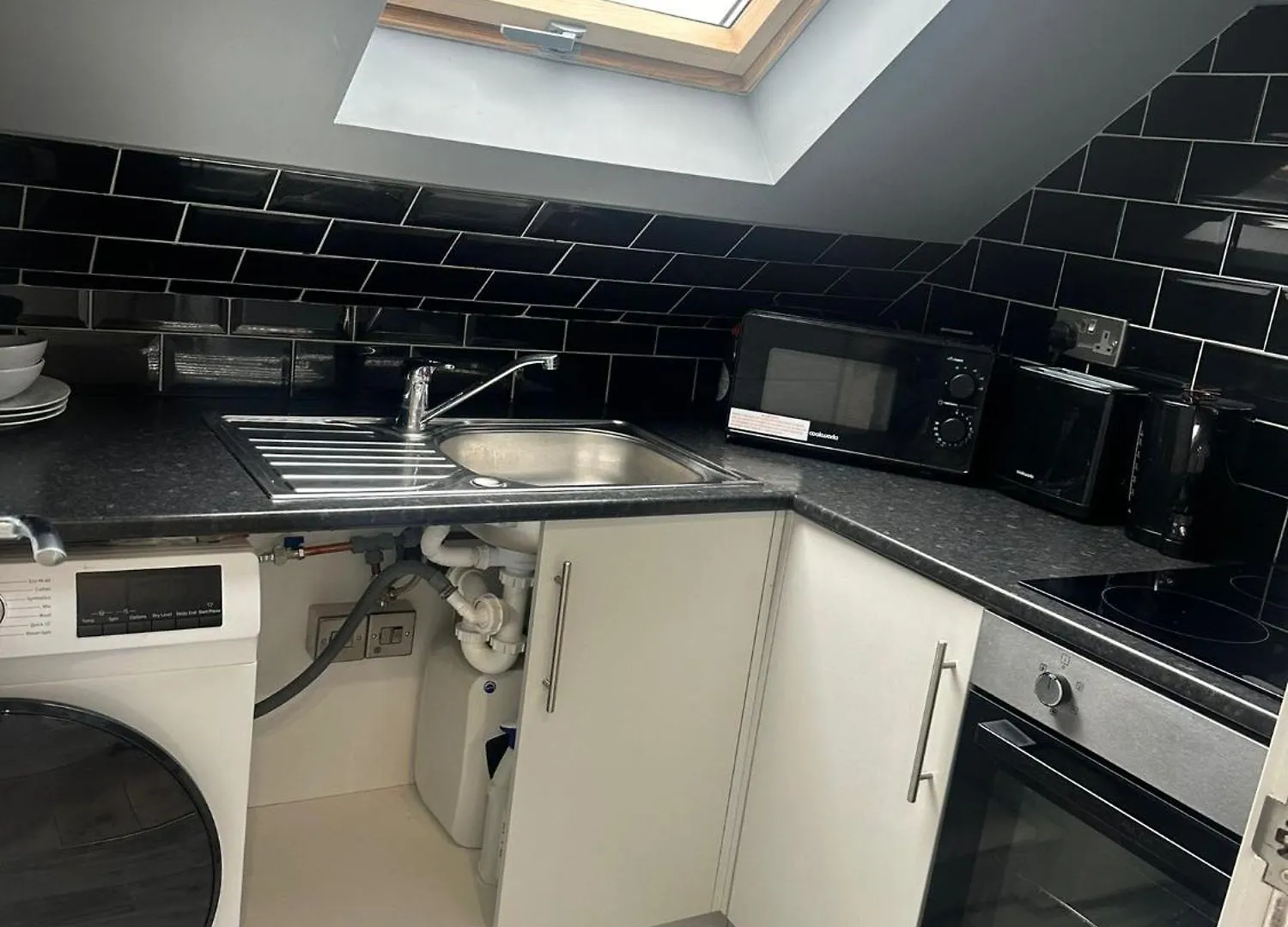 Guest house Letzi Private En-Suite, Near Heathrow Airport T3 Hayes