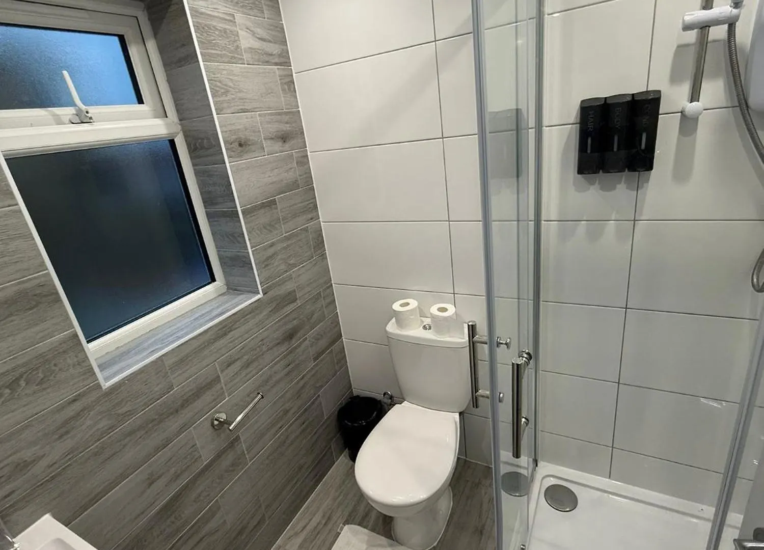 Letzi Private En-Suite, Near Heathrow Airport T3 Hayes  Hayes (Greater London)