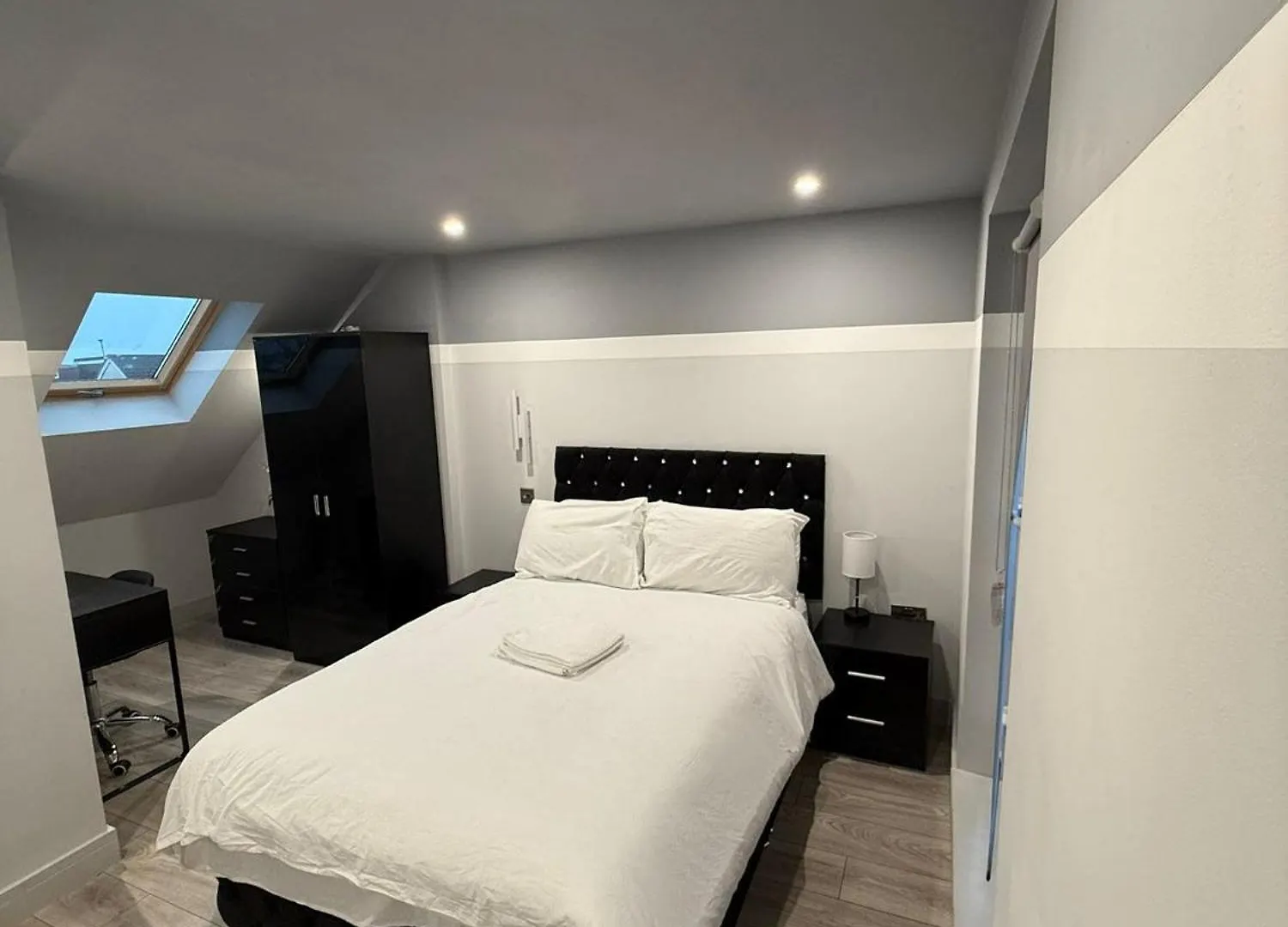 Guest house Letzi Private En-Suite, Near Heathrow Airport T3 Hayes