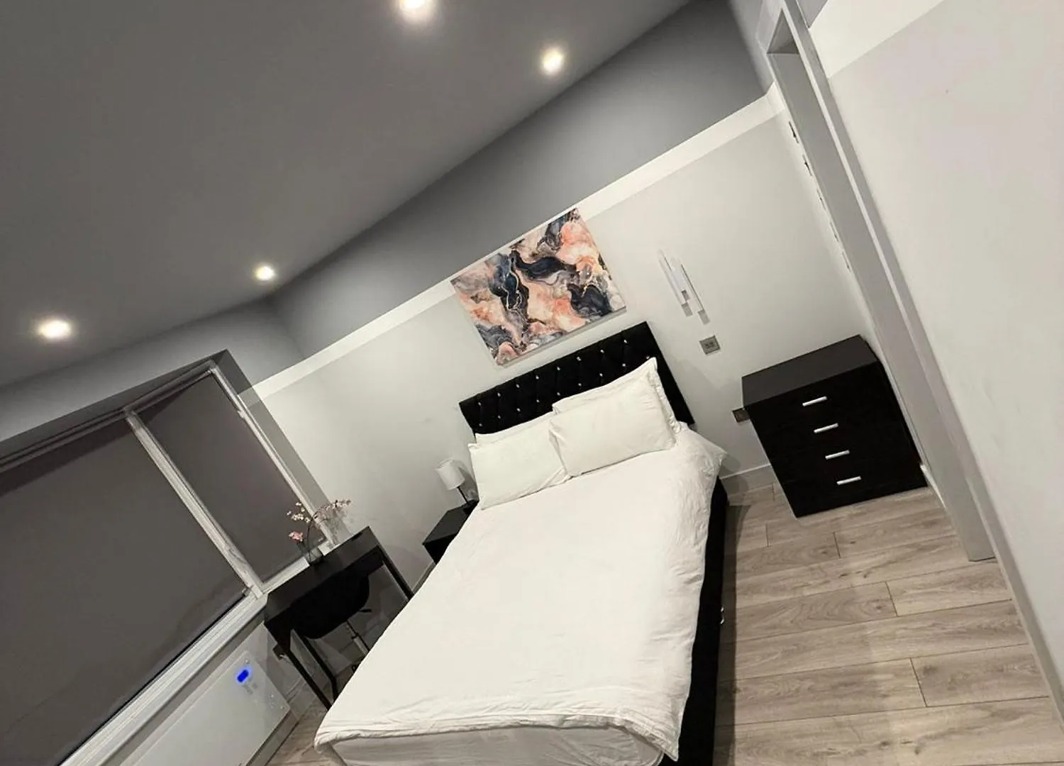 Letzi Private En-Suite, Near Heathrow Airport T3 Hayes
