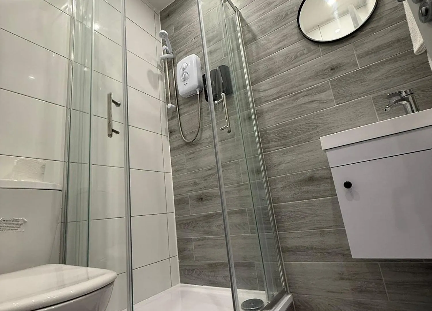 Guest house Letzi Private En-Suite, Near Heathrow Airport T3 Hayes  United Kingdom