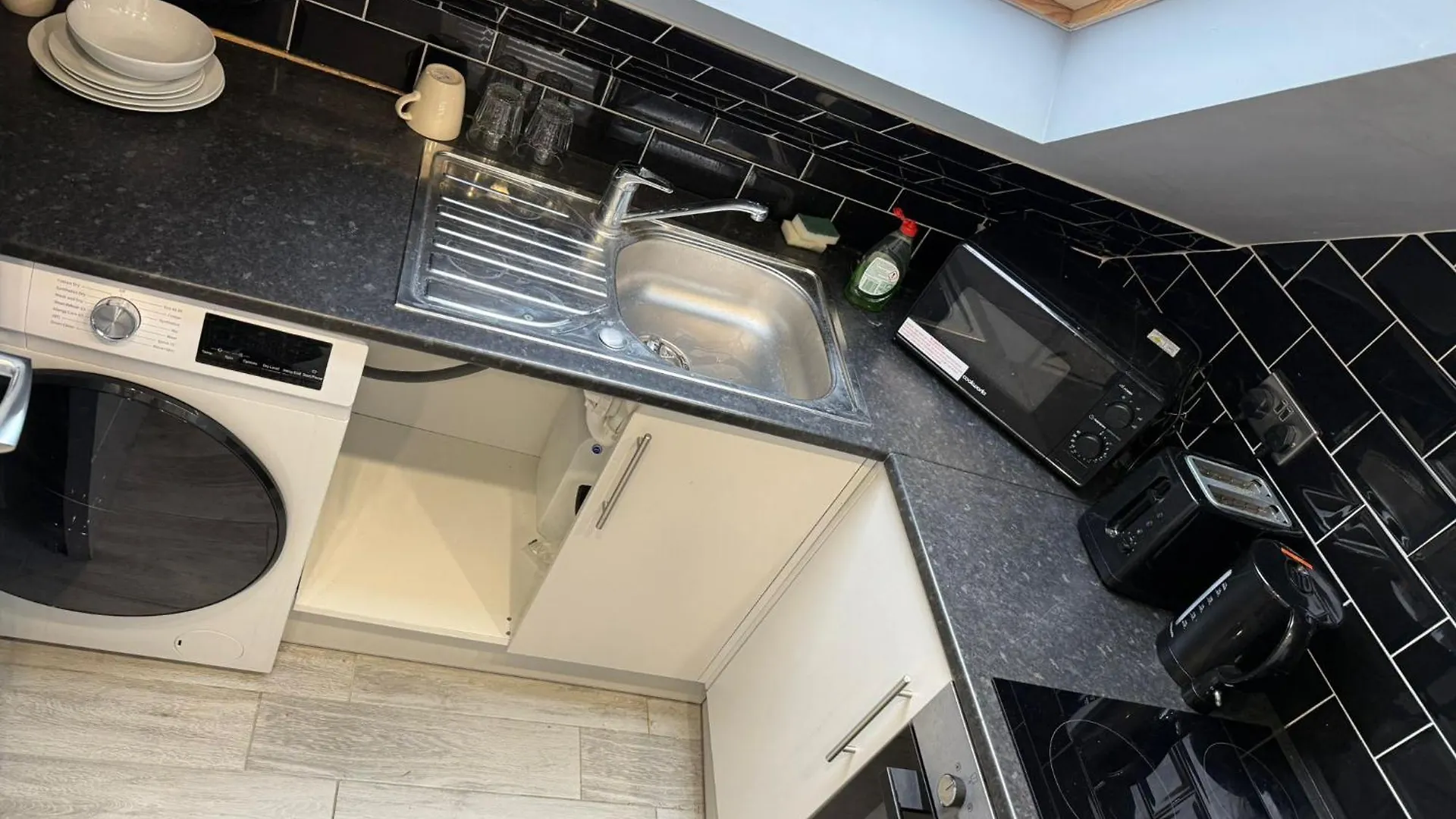 Guest house Letzi Private En-Suite, Near Heathrow Airport T3 Hayes