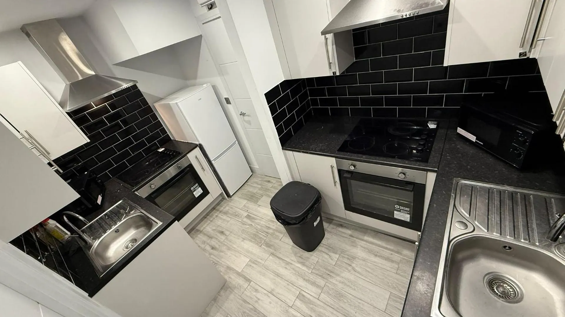 Letzi Private En-Suite, Near Heathrow Airport T3 Hayes  United Kingdom