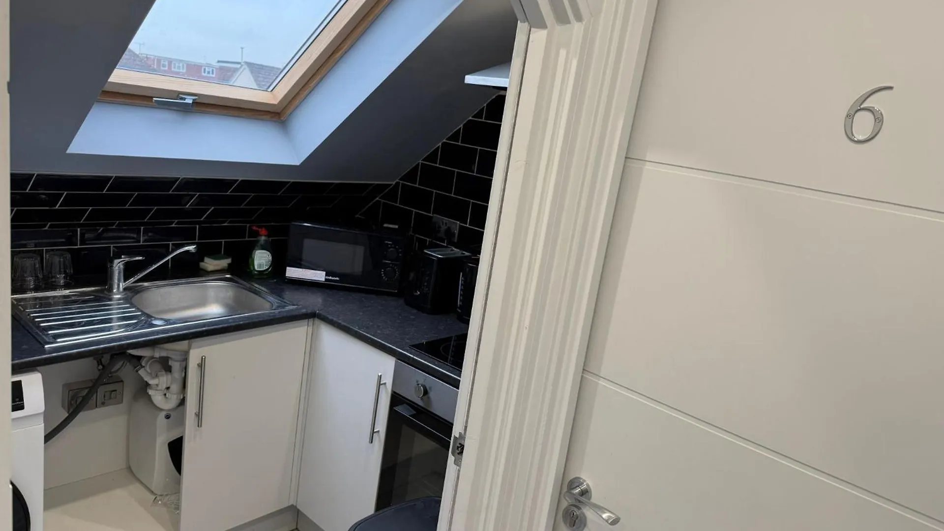 Letzi Private En-Suite, Near Heathrow Airport T3 Hayes  Guest house Hayes (Greater London)