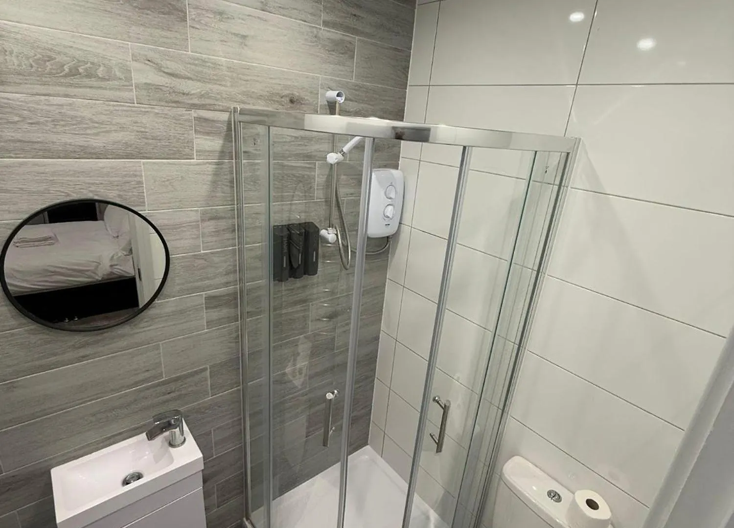 Guest house Letzi Private En-Suite, Near Heathrow Airport T3 Hayes
