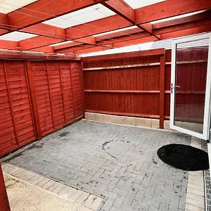 Full Near Heathrow Airport & London Apartment