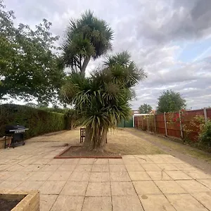 Dallas House - Easy Links To Lhr And London Holiday home
