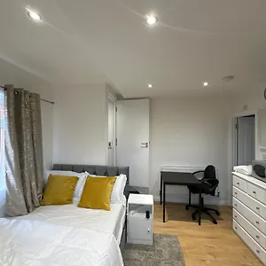 https://keedonwood-road-bromley-rooms-with-free-wifi.cambridgehotelsuk.com