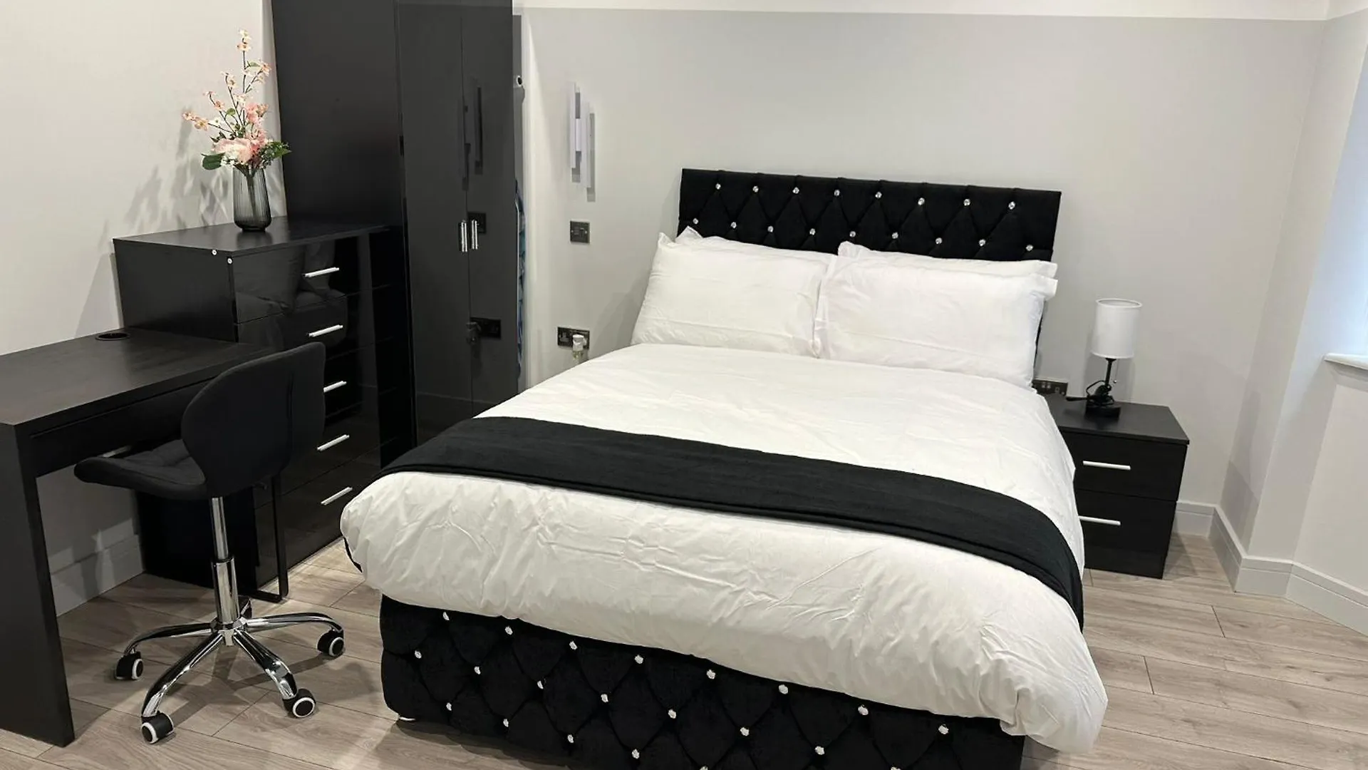 Penzion Letzi Private En-Suite, Near Heathrow Airport T3 Hayes